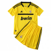 Реал Мадрид форма вратарская детская ретро 2011/12